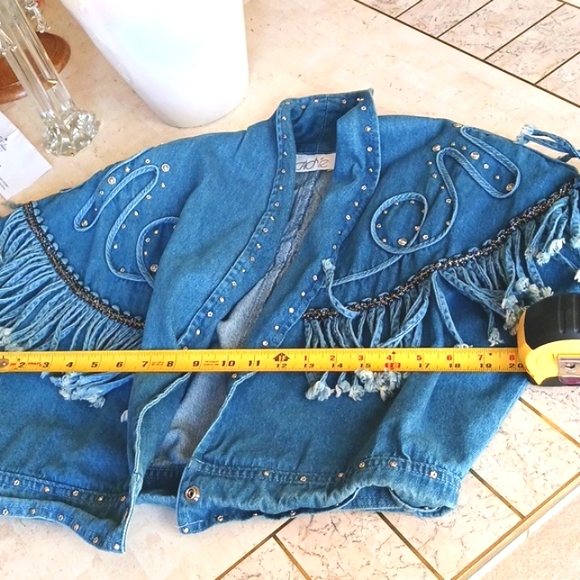 Women's Vintage denim jacket w/metal stud detailed, frayed fringes design/NEW - Picture 11 of 13